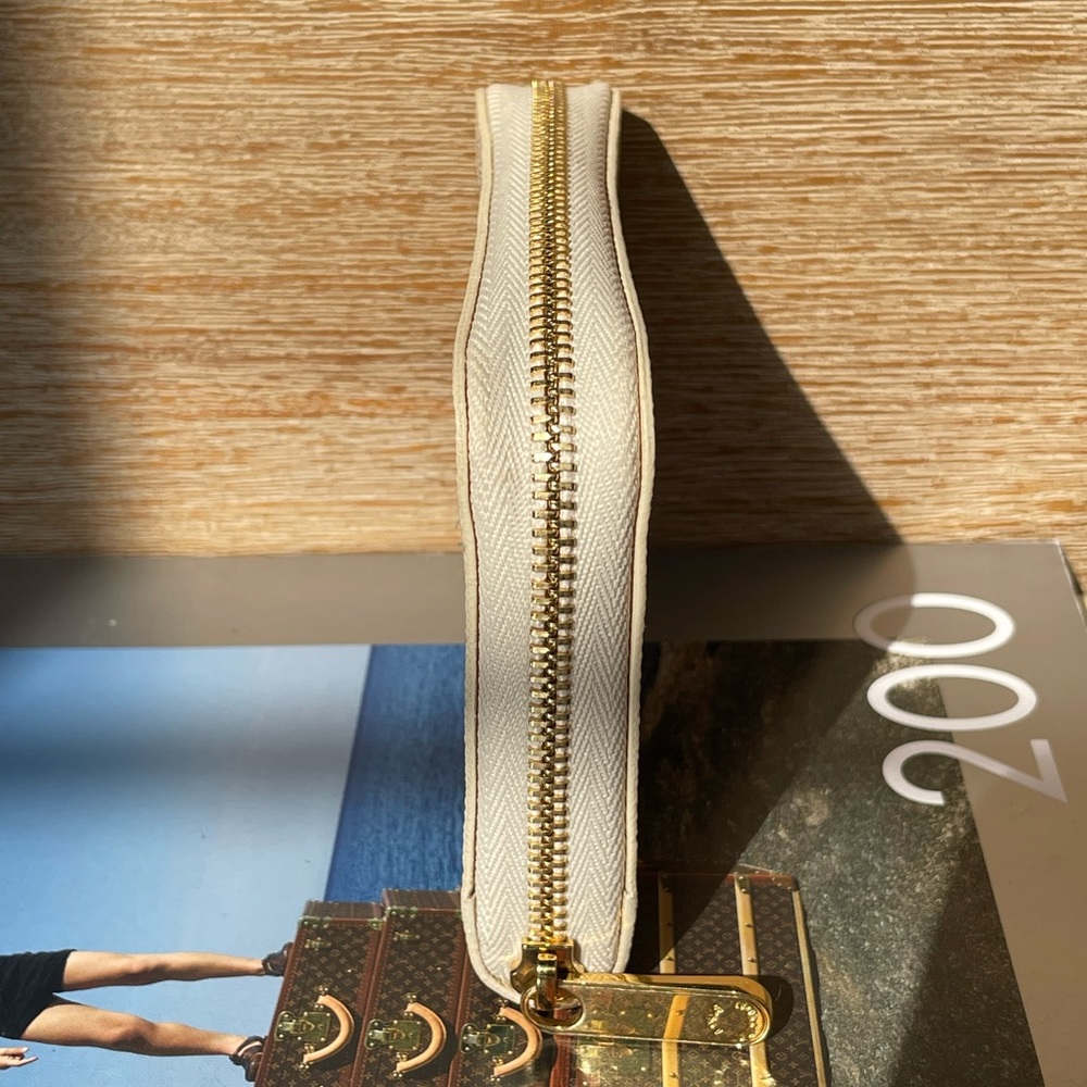 Authentic Louis Vuitton Zippy Coin Purse in Damier Azur - Picture 5 of 11